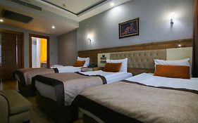 Grand Zara Hotel  3*